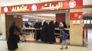 Pengunjung Gerai Ayam Al Baik di Makkah Paling Ramai