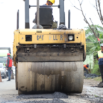 Jalan nasional rusak dan berlubang.