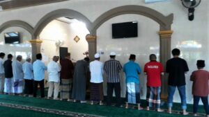 Bagaimana Menyikapi Perbedaan Qunut Subuh?