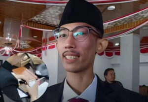 Anggota DPRD Jember Main Gim Sambil Merokok Saat Rapat di Ruang AC