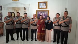 Hari Juang Polri, Kapolda Sumsel Kunjungi Rumah AKBP Agoestjik Bakri